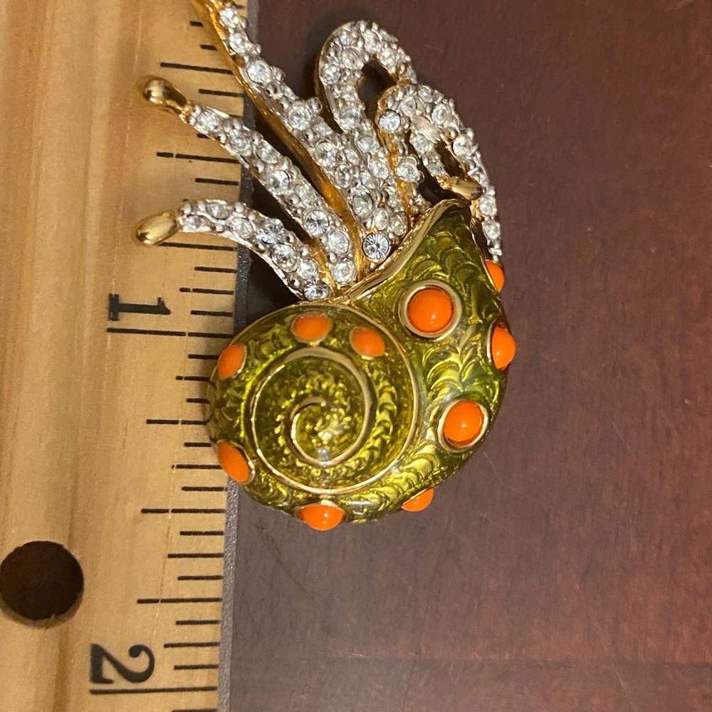 Swarovski snail shell  swan stamped brooch and earring set - Picture 5 of 8